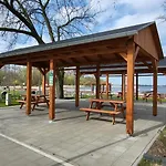 Carpe Diem Lakeside Apartments